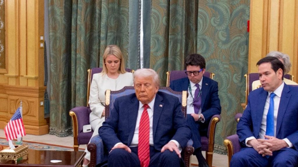 Trump kirúgott egy csomó Izrael-barát tisztviselőt Amerikában Első "iránykorrekció" 5 Trump Trager Saudi 2025 AFP