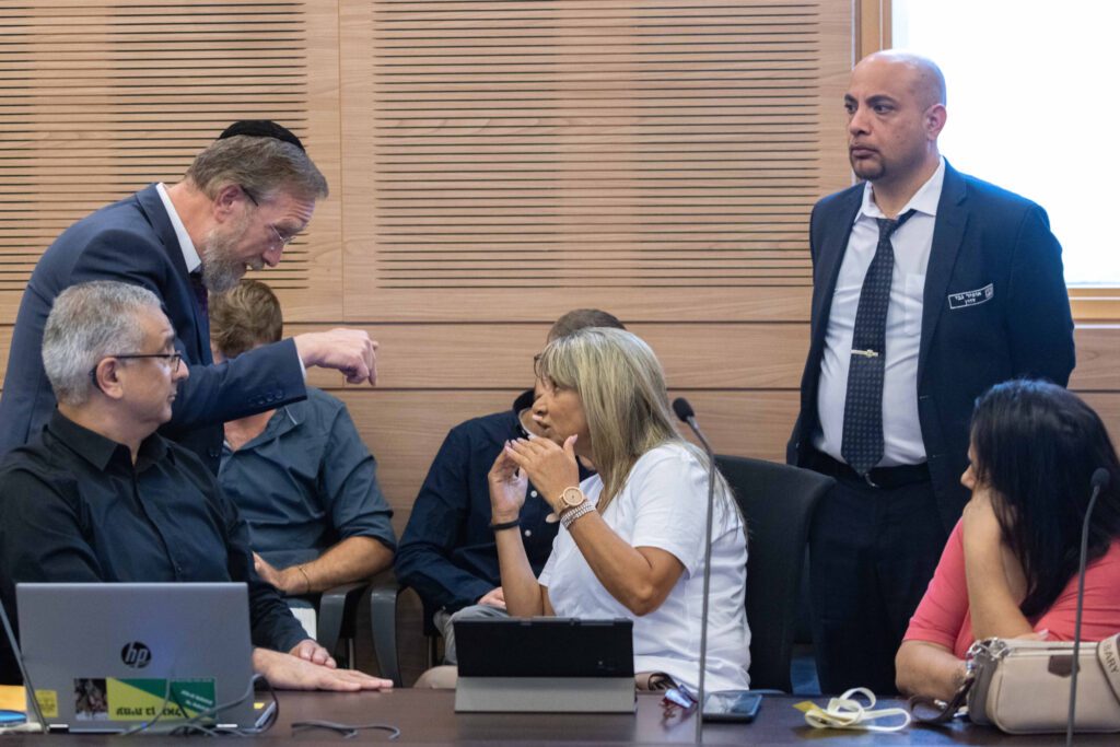 „A nemzet túlélése”: Izrael megszállottsága a halott katonák spermáival.