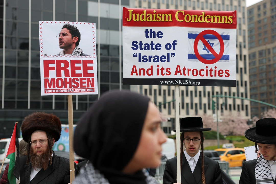 2025_04_15T153926Z_223403635_RC2FYDAQ0WKN_RTRMADP_3_USA_TRUMP_COLUMBIA-6c0fbad2178723651f00d903a34f0504-1744942048051