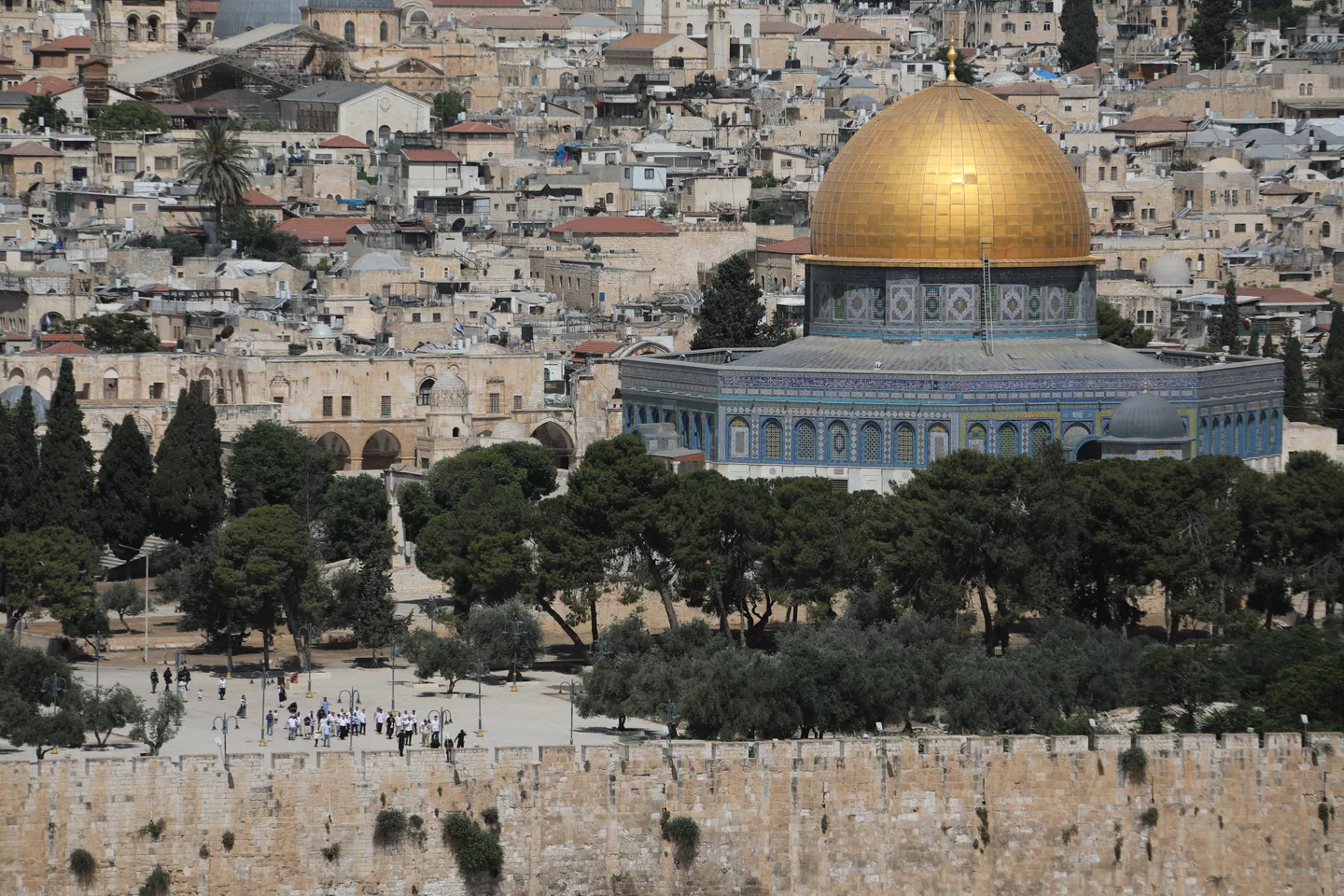 1748275372660-4815tud-AA-20250526-38084535-38084521-HUNDREDS_OF_JEWS_RAID_AL_AQSA_MOSQUE