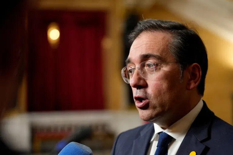 2025-05-12T114355Z_1197507875_RC2BGEA3SMWG_RTRMADP_3_UKRAINE-CRISIS-BRITAIN-1748183893