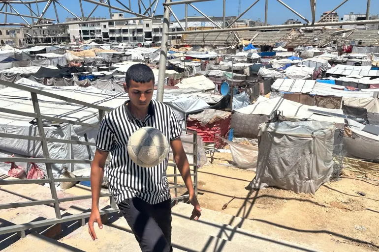 Youssef-Abu-Shwareb-the-goalkeeper-tries-to-hold-onto-an-exercising-schedule-as-much-as-possible-despite-the-carnage.-Image-by-Mohamed-Solaimane.-1749467823