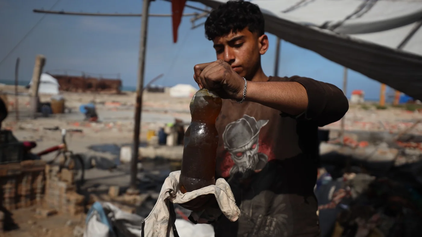 gaza-fuel-from-plastic.jpg