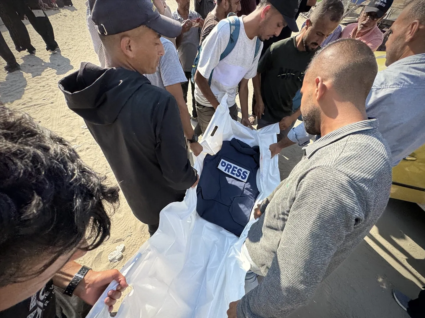 e899f27e7f190091ce81b6170c71b7b90f38a56ec23301d572921213fc3a0f69