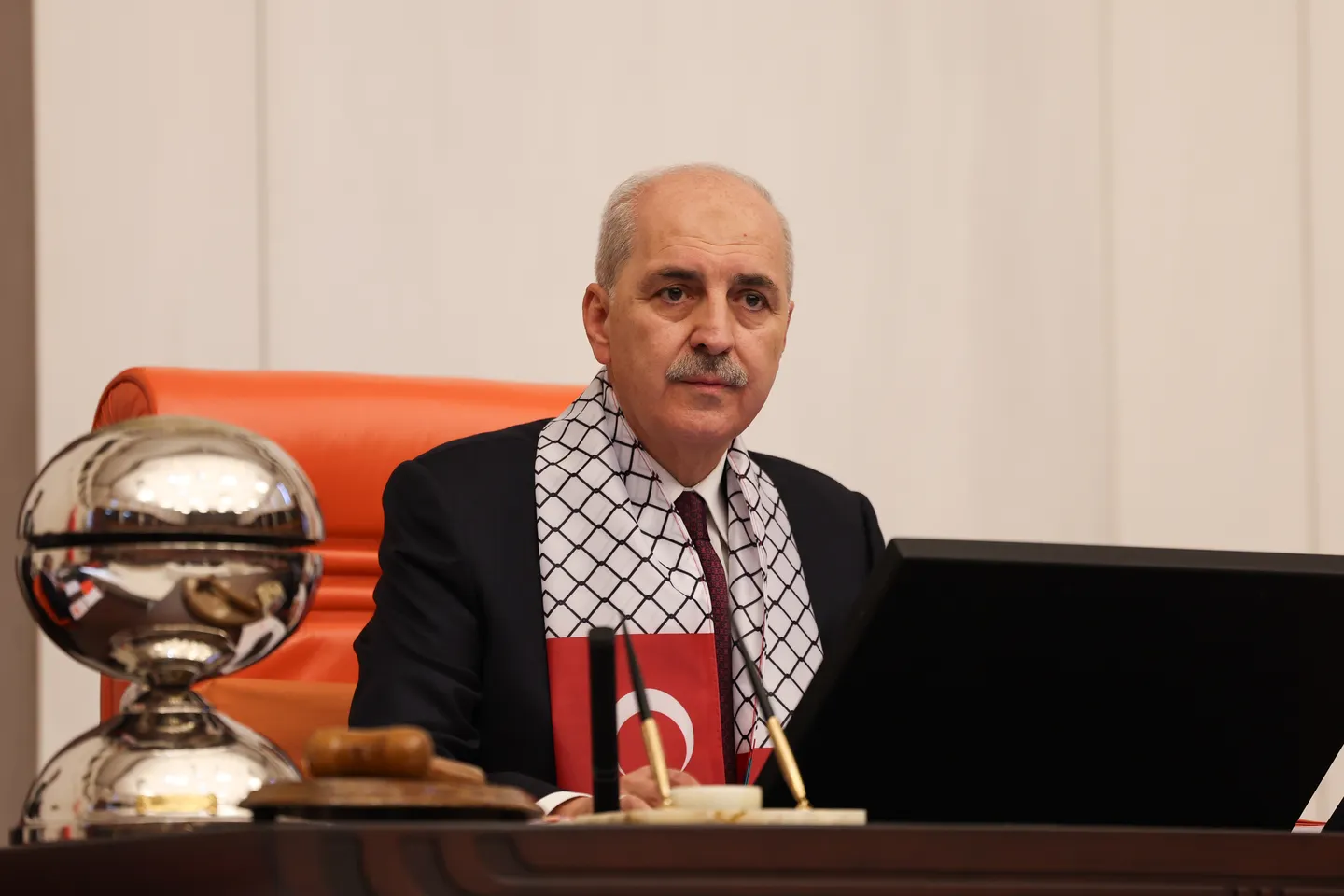 1b25daf1541bb1f207d2b3ba246d20028a2e138839e2e871b46fe1d1dffc9907