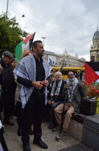 Budapesten a Fórum a Békéért mozgalom és több civil szervezet demonstrációt tartott Netanjahu izraeli miniszterelnök palesztinok elleni népirtása és a magyar kormány bűnrészes hallgatása miatt. 6 560417596 857615613457998 764844175699193015 n