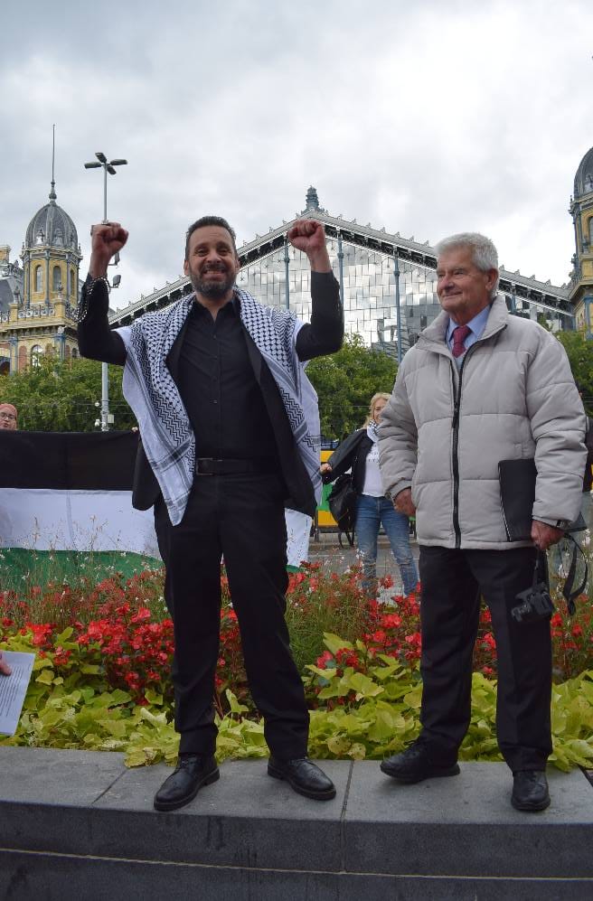 Budapesten a Fórum a Békéért mozgalom és több civil szervezet demonstrációt tartott Netanjahu izraeli miniszterelnök palesztinok elleni népirtása és a magyar kormány bűnrészes hallgatása miatt. 5 560460096 857615686791324 8013943463308317054 n