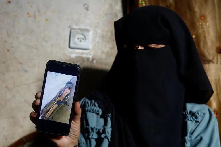Photo of abused Palestinian prisoner causes anguish for two Gaza mothers 2 Bántalmazott palesztin fogoly fényképe okoz gyötrelmet két gázai anyának